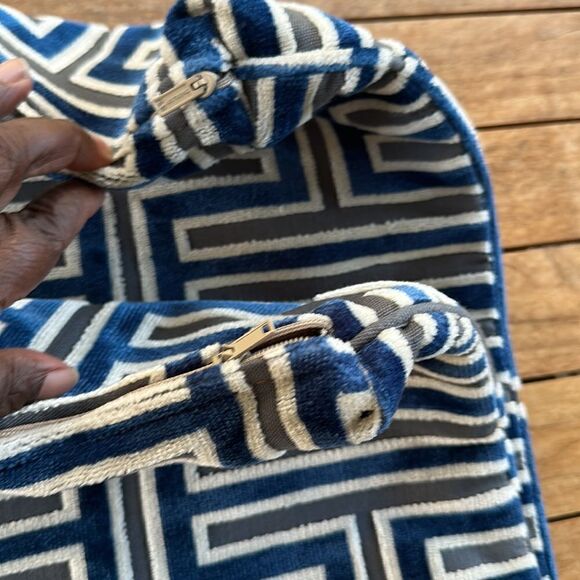 Custom Retro Pattern Pillow Covers (2) 19”x19” - Picture 4 of 6